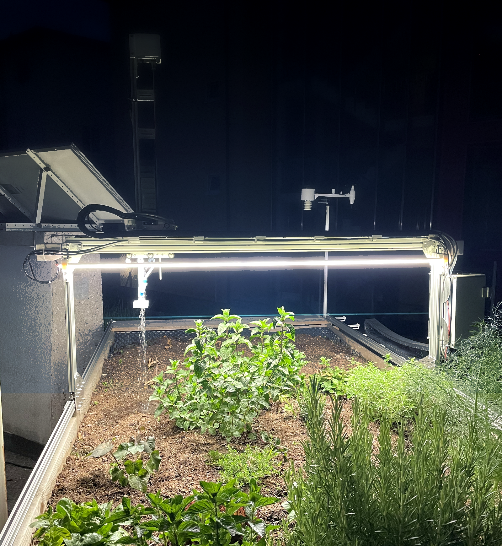 Gartenbot am Hochbeet